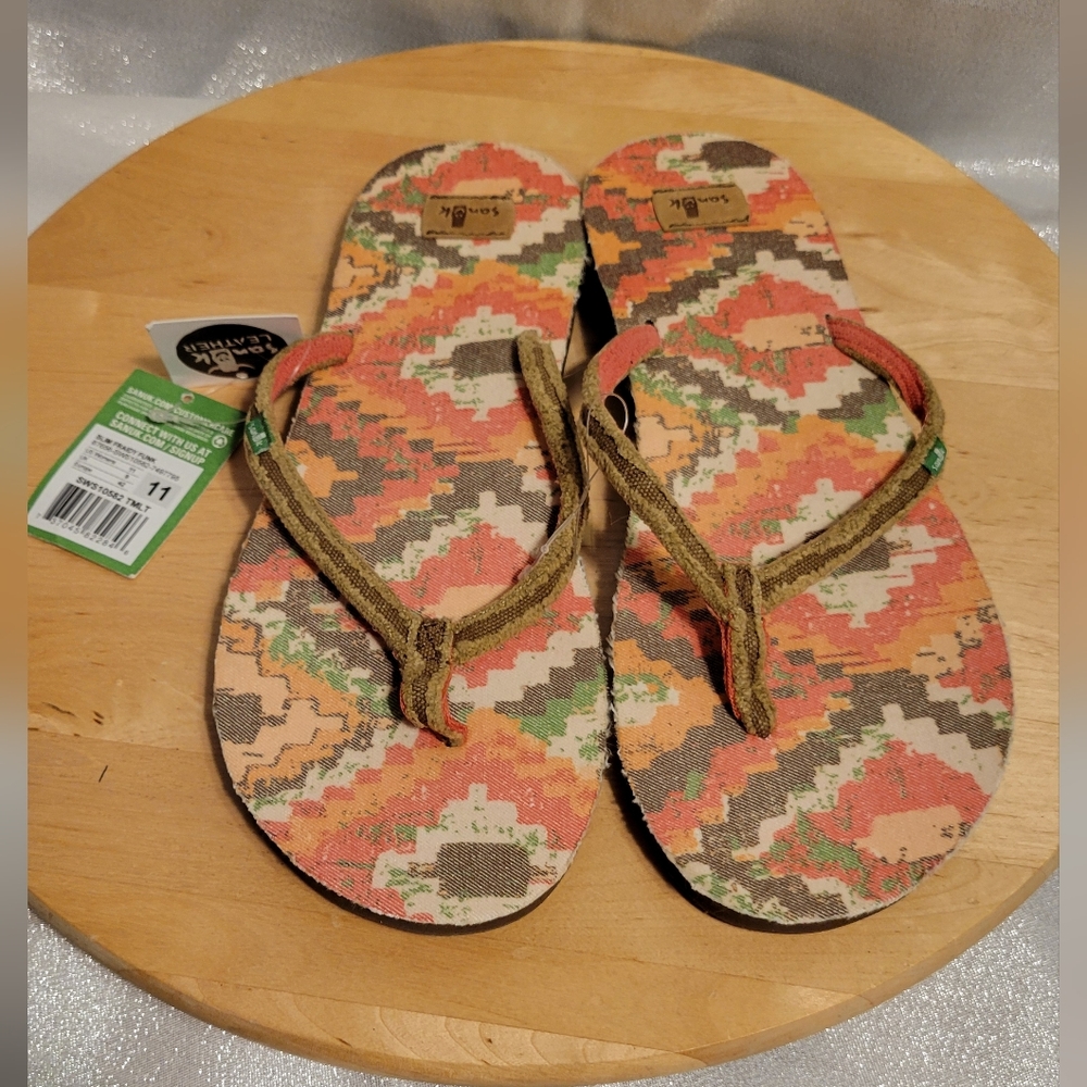 NWT Sanuk - Slim Fraidy Funk Size 11 Hiking, Camping, Beach, Vacation, Outdoors